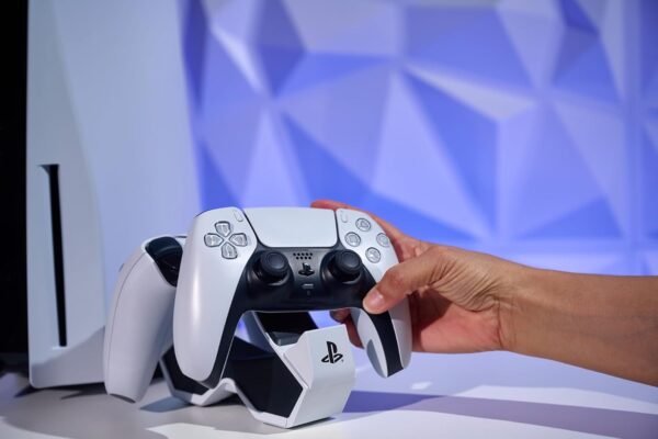 PowerA PS5 Officially Licensed Twin Charging Station for DualSense Wireless Controllers - Image 4